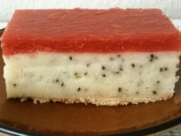 Mannowiec z chia i galaretką rabarbarową