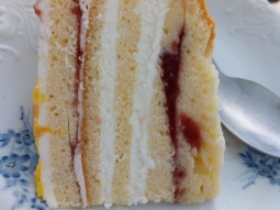 Tort z bitą śmietaną