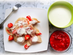 Pierogi z Truskawkami i Śmietaną