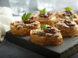 Pâté z wątróbek drobiowych z pistacjami