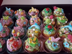Tęczowe muffinki