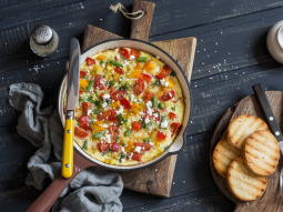 Warzywna frittata z twarogiem