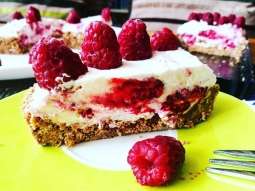 Tarta malinowa bez pieczenia