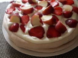 Pavlova z owocami