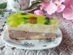 Dwukolorowy sernik z galaretką i owocami