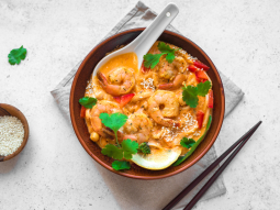 Laksa z krewetkami – azjatycka, kokosowa zupa