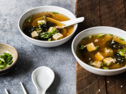 Zupa miso z tofu