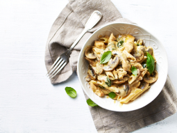 Penne w kremowym sosie z pieczarkami i kurczakiem
