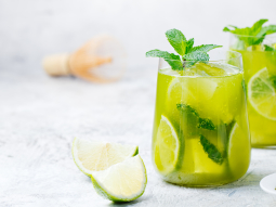 Lemoniada z herbatą Matcha