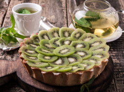 Tarta z kremem kokosowym i kiwi