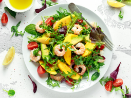 Sałatka z krewetkami, mango i awokado