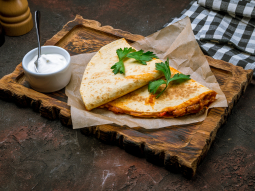 Meksykańska quesadilla z kurczakiem i papryką
