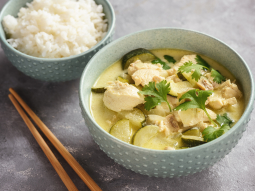 Tajskie zielone curry z kurczakiem, cukinią i pieczarkami