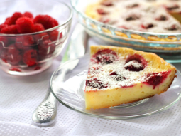 Tarta sernikowa z malinami