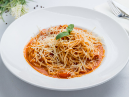 Spaghetti z sosem z pieczonej papryki i mascarpone
