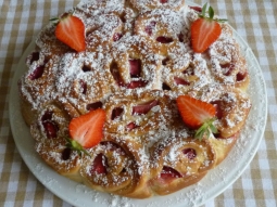 Ciasto drożdżowe z truskawkami