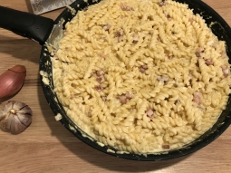 Makaron z sosem alla carbonara