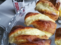 Drożdżowki z serem