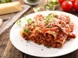 Cannelloni z sosem bolońskim