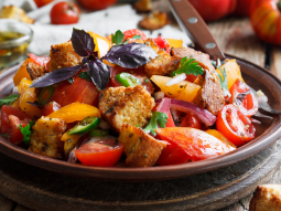 Panzanella - włoska sałatka chlebowa