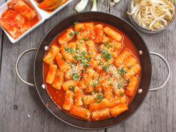 Tteokbokki, koreańskie kluski ryżowe