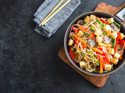 Udon z tofu i warzywami
