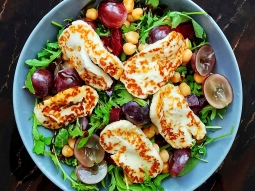 Sałatka z grillowanym serem halloumi