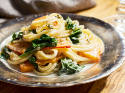 Spaghetti z dynią i szpinakiem w kremowym sosie