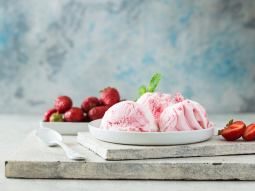 Lody truskawkowe na kwaśnej śmietanie