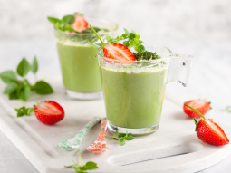 Panna Cotta z matchą i białą czekoladą