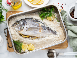 Dorada pieczona w soli
