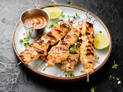 Kurczak satay z sosem orzechowym