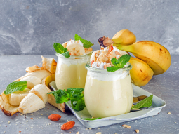 Pudding bananowy z bitą śmietaną