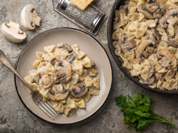 Farfalle z pieczarkami