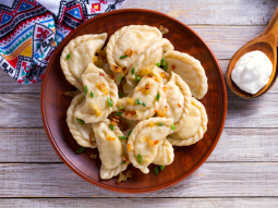 Varenyky - ukraińskie pierogi z serem i ziemniakami