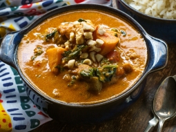Curry z batatów i masła orzechowego