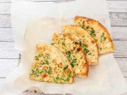Keto chlebek czosnkowy