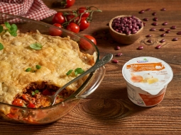 Zapiekanka z indykiem, czerwoną fasolą i pomidorkami cherry