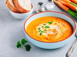 Zupa marchewkowa z mozzarellą