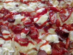 Pizza z kiełbasą