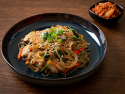 Makaron kimchi z sezamem