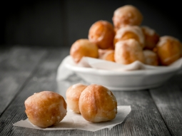 Mini pączki z lukrem cytrynowym