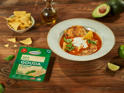 Zupa aztecka z chipsami z sera 