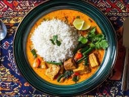 Kaczka w panang curry z lychee